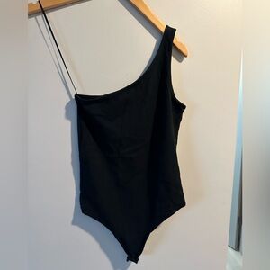Abercrombie & Fitch
One-Shoulder Essential Bodysuit
